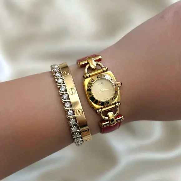 AUTHENTIC VINTAGE GUCCI RED LEATHER WATCH Gucci Women main image 3